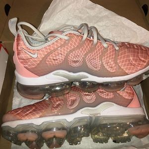 vapormax plus peach